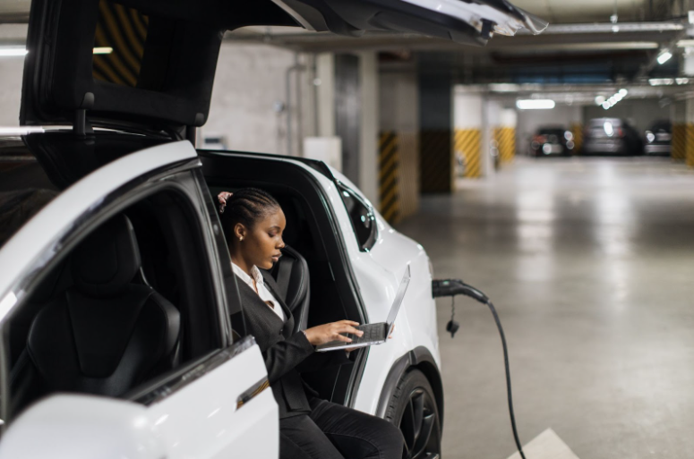 Differences Between Hybrid and Electric Cars